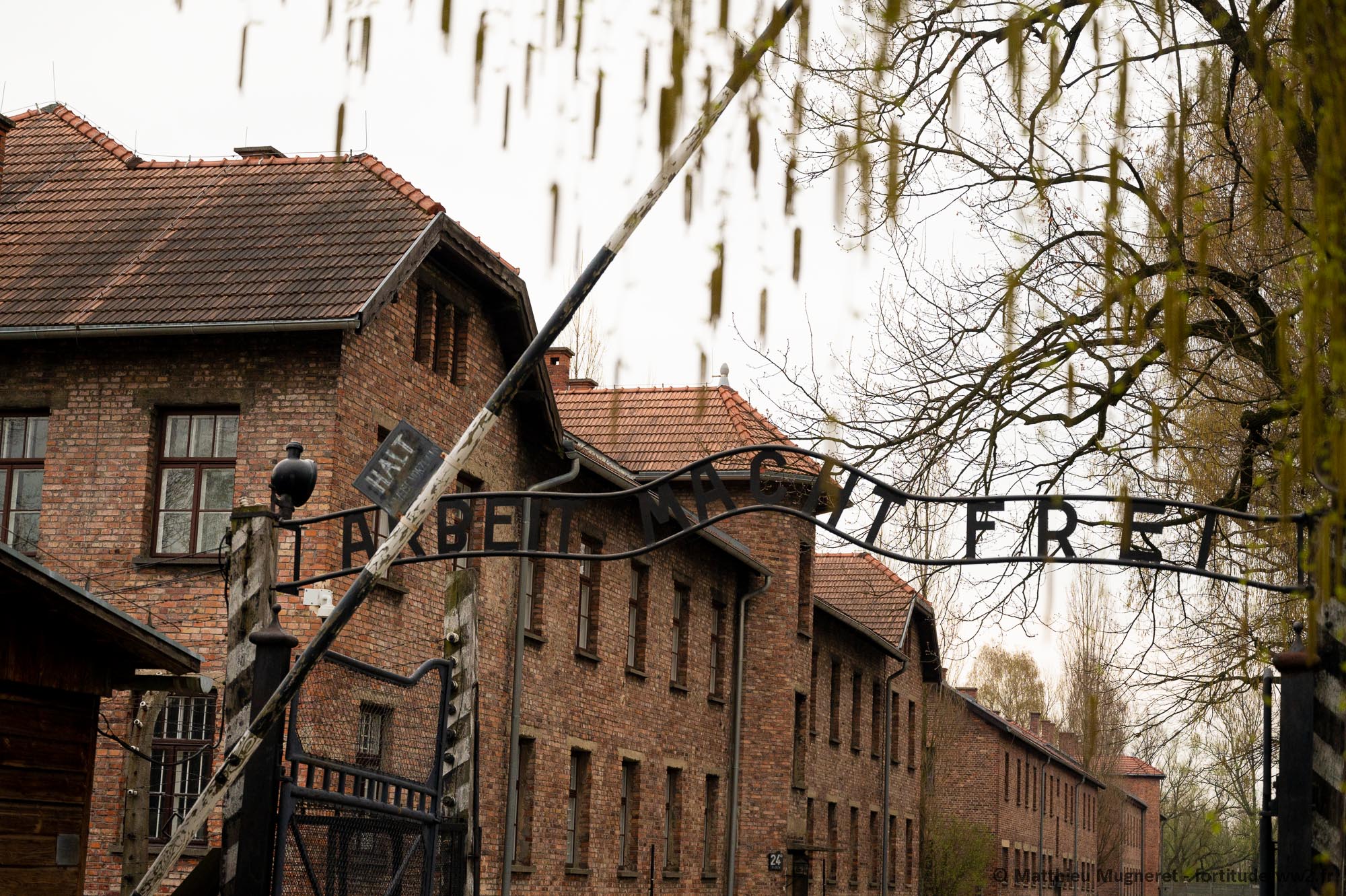 L'entrée et le portail du camp de concentration Auschwitz 1
