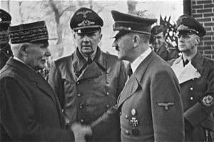 Entrevue de Montoire - Rencontre et poignée de main entre le maréchal Pétain et Adolf Hitler